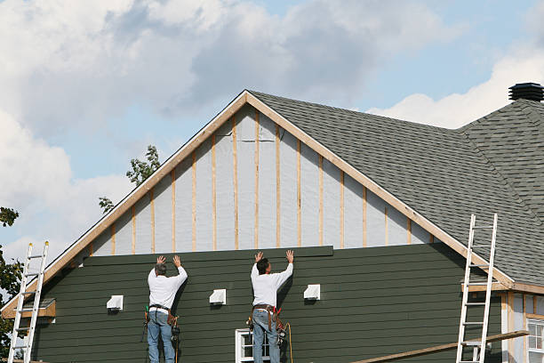Professional Siding Installation technician working in McHenry, IL